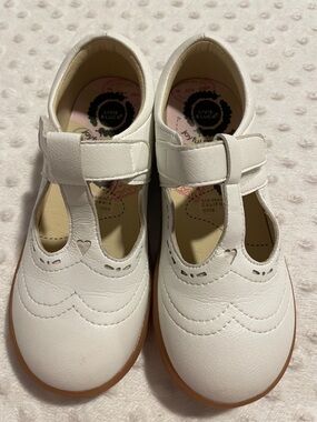 Livie & Luca White Girls' Heart Cutout Mary Janes